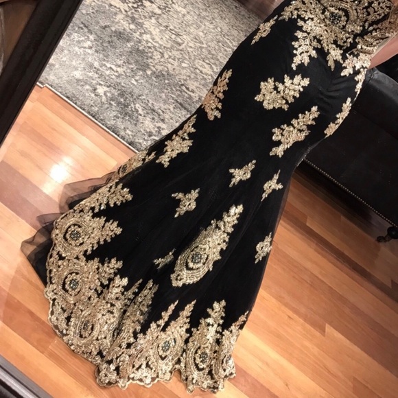Black and gold prom dress - Picture 4 of 4